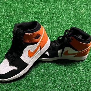 Air Jordan Mid 1 GS shattered backboard